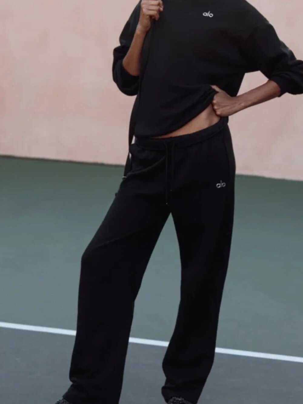 ALO Yoga - Woman’s Accolade Straight Leg Sweatpant